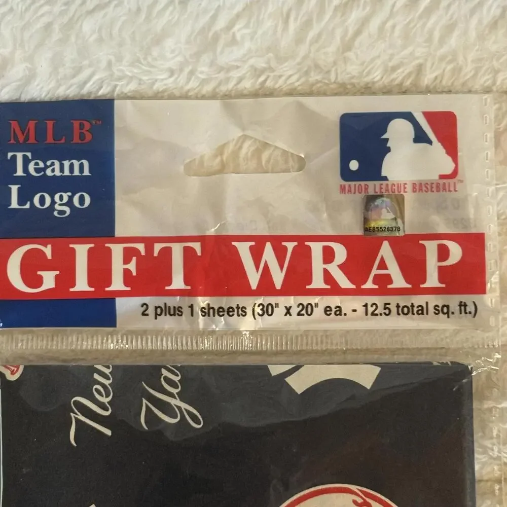 MLB New York Yankees Wrapping‎ Paper Holiday Gift Wrap Vintage Baseball Holiday